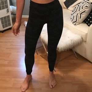 NWOT camo align pant